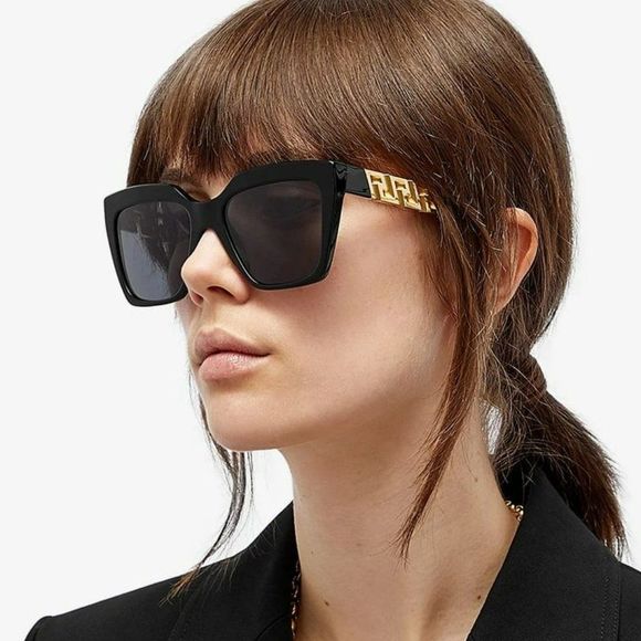 サングラス VERSACE Woman Sunglasses Black 0VE4418 GB1/87 Versace Woman Sunglasses Black Frame, Dark Grey Lenses, 55MM